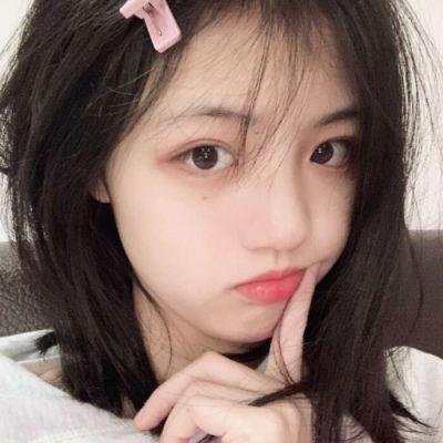抽象画中的越南少女